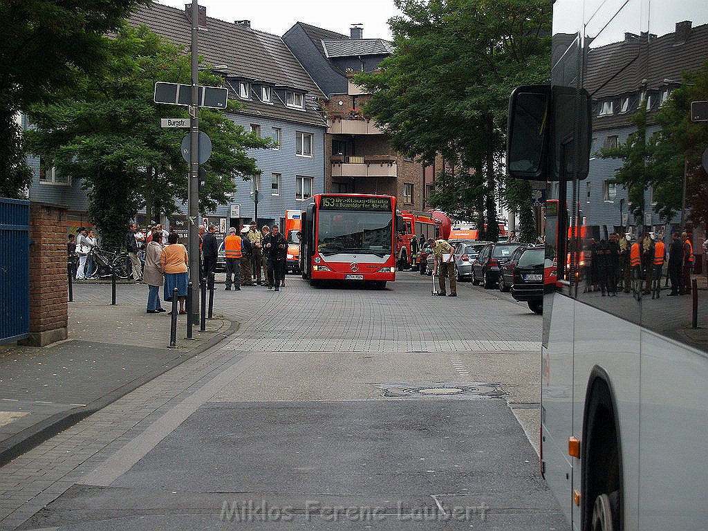 VU PKW KVB Bus Koeln Vingst Burgstr Oranienstr P37.JPG